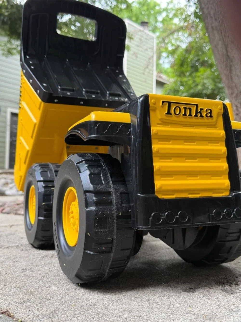 TONKA®  |  “TOUGHEST MIGHTY” DUMP TRUCK  |  XLNT  |